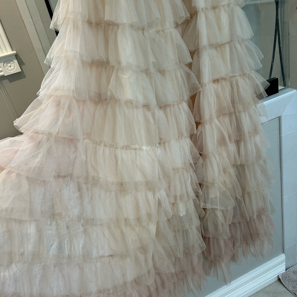 Elegant Cream Layered Gown - Picture 3 of 3